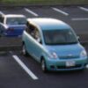 駐車場に停めた水色のシエンタを高い位置から撮影
