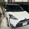 白いシエンタを斜め前方から撮影した外観